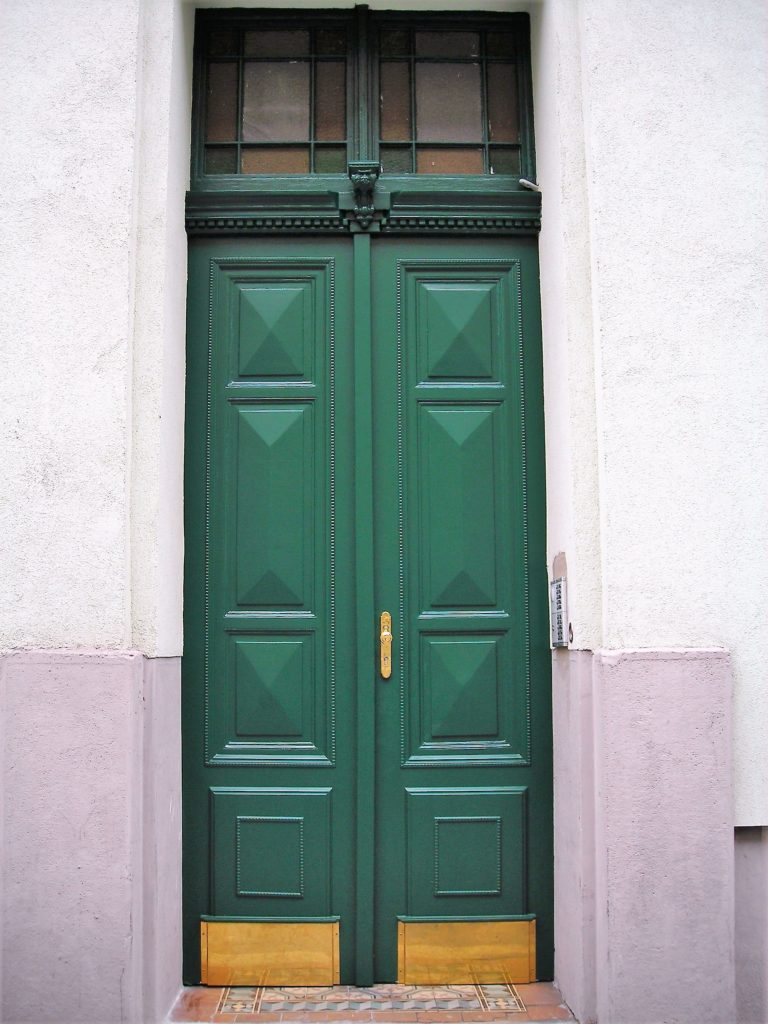 Eingangstüren restaurieren und sanieren | Restaurator für Wiener