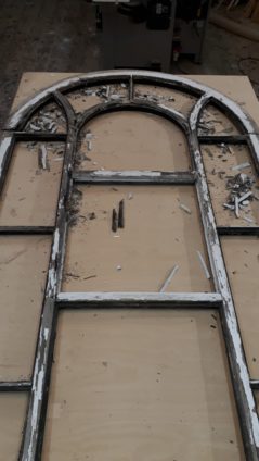 Fenster zur Restaurierung in der Werkstatt